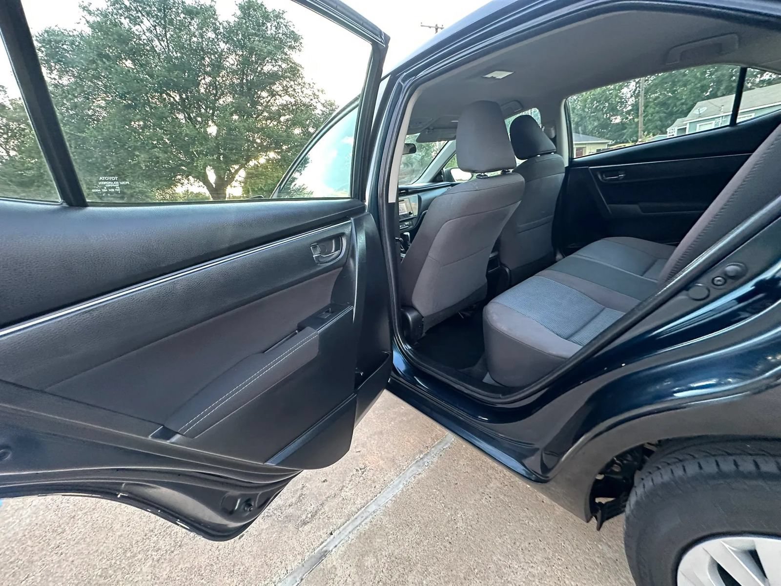 Used 2019 Toyota Corolla LE FWD image 13
