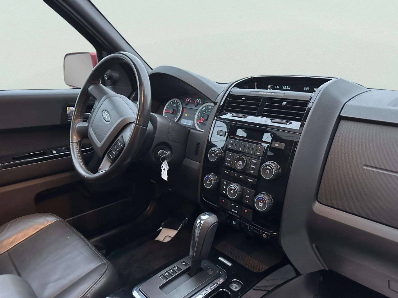 Used 2011 Ford Escape Limited w/ 302A Rapid Spec Order Code FWD image 20
