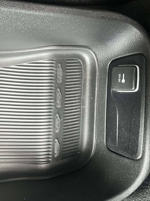 Used 2024 Chrysler Pacifica Touring-L w/ S Appearance Package FWD image 34