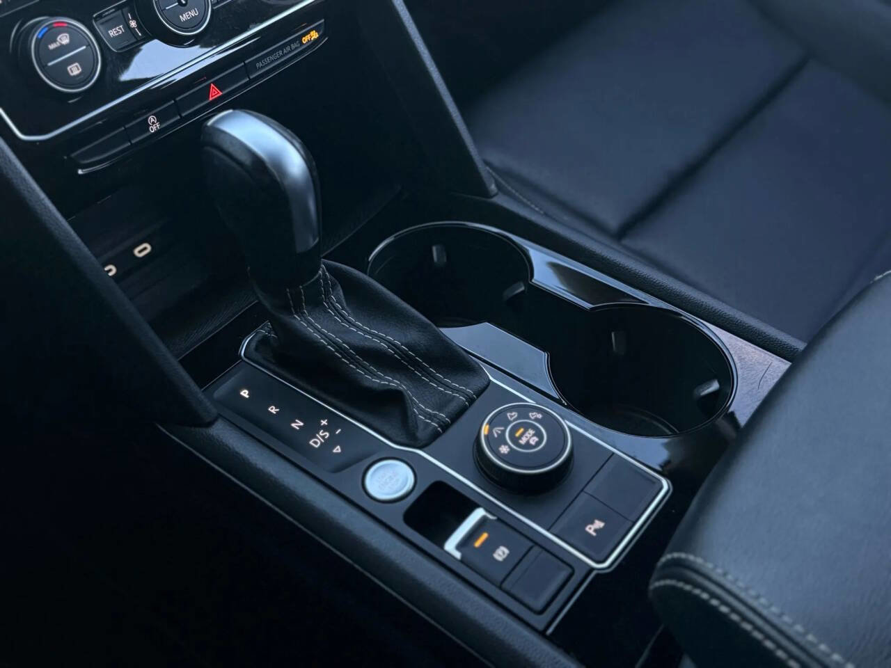 Used 2023 Volkswagen Atlas SE image 29