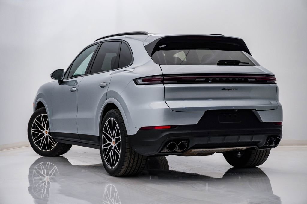 Certified 2025 Porsche Cayenne image 3
