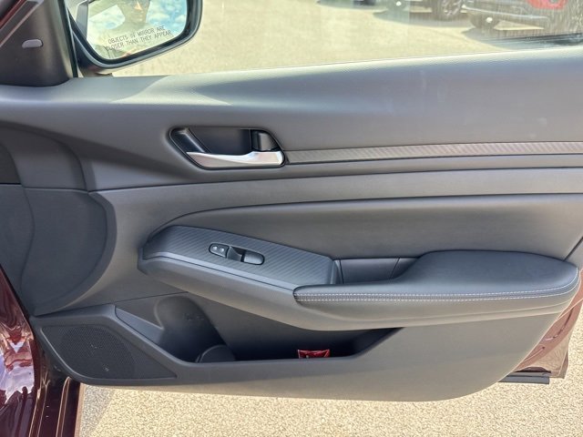 Used 2024 Nissan Altima 2.5 SV image 14