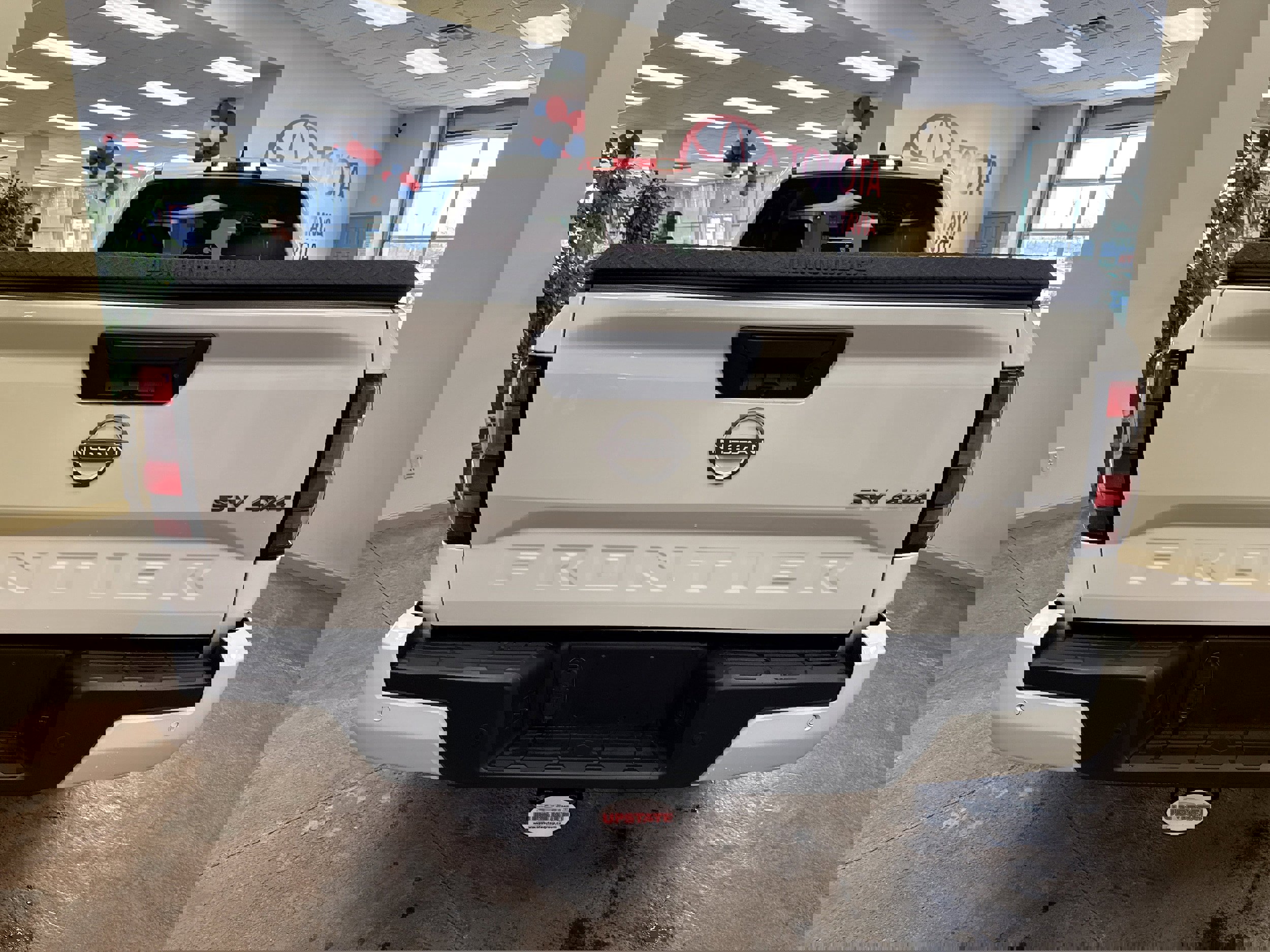 Used 2024 Nissan Frontier SV w/ Technology Package image 9