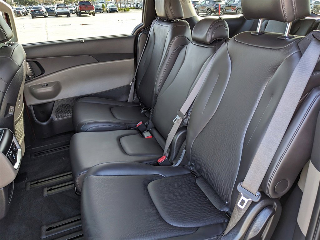 Certified 2025 Kia Carnival SX image 20