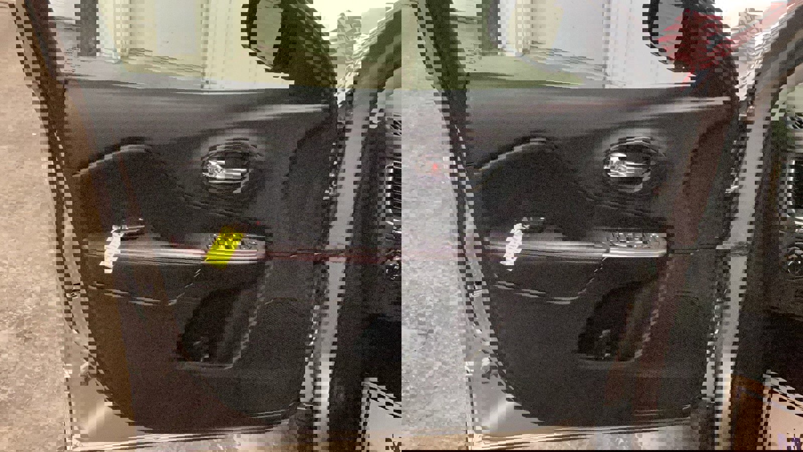 Used 2019 Jeep Cherokee Trailhawk image 9