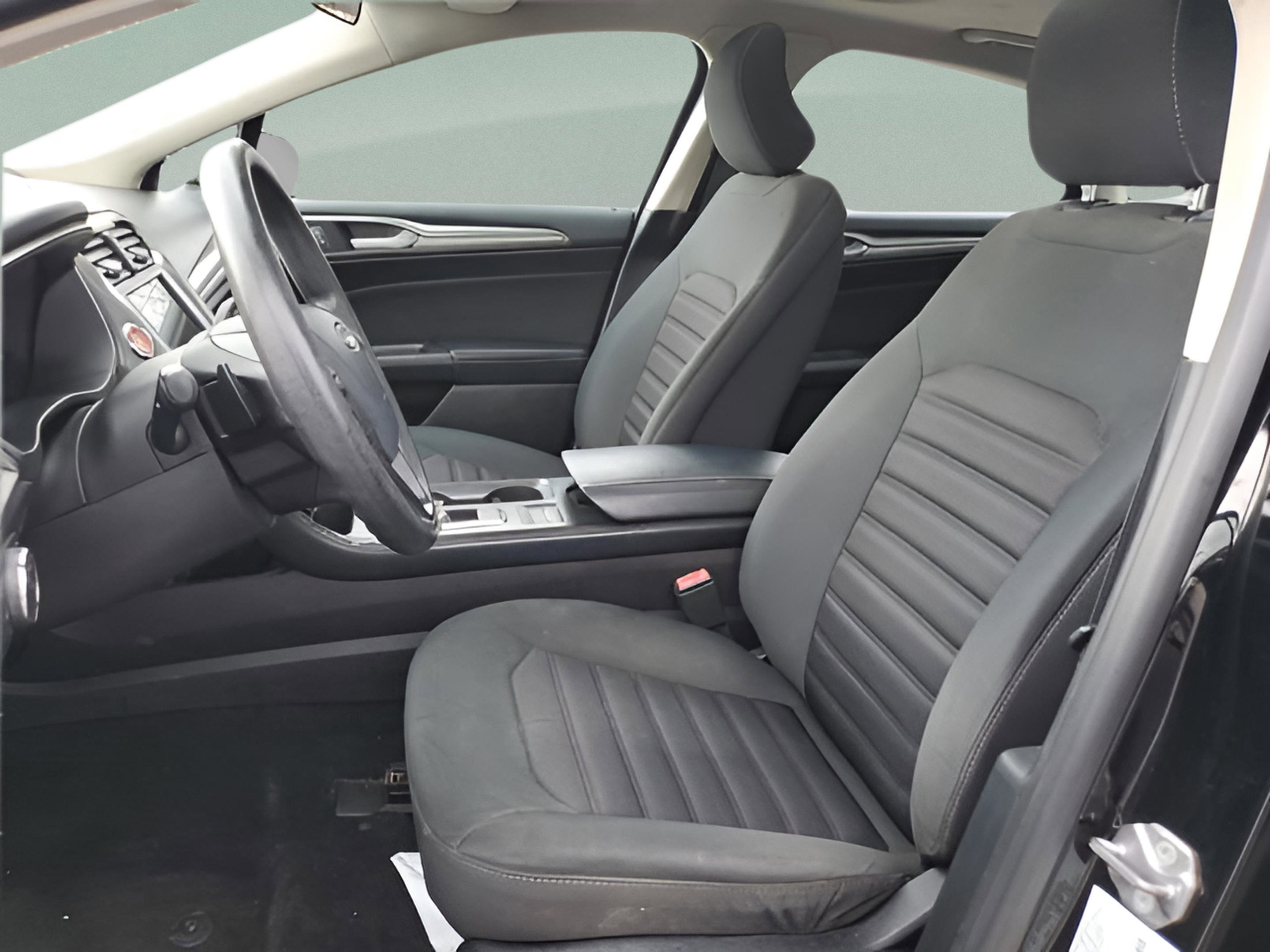 Used 2018 Ford Fusion SE w/ Fusion SE Technology Package FWD image 13