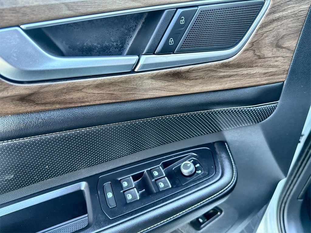 Used 2024 Volkswagen Atlas SE w/ Black Wheel Package image 15