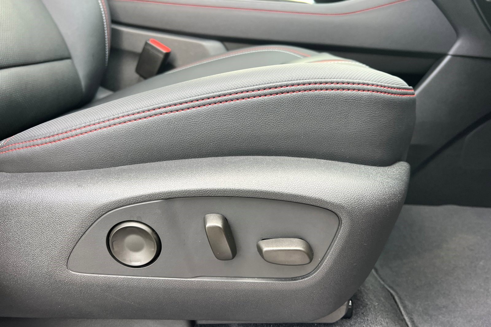 Certified 2024 Chevrolet Traverse RS w/ LPO, Floor Liner Package image 20