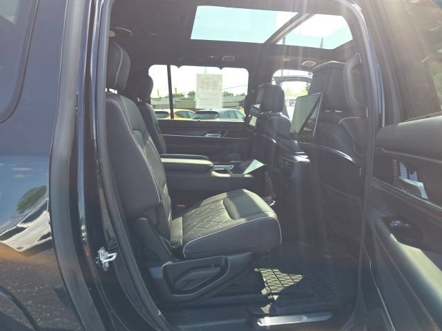 Used 2025 Jeep Grand Wagoneer L Series III w/ Rear Seat Video Group 1 AWD/4WD image 51