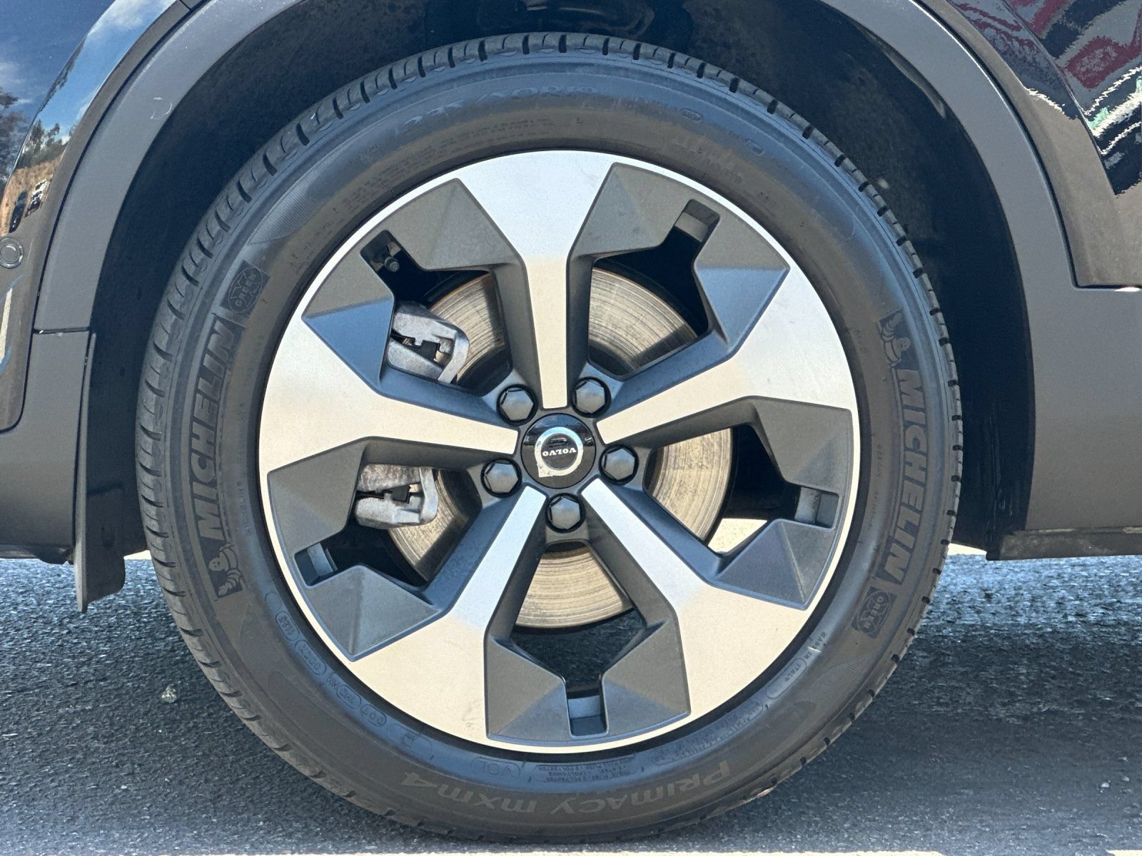 Used 2025 Volvo XC40 B5 Plus AWD/4WD image 25