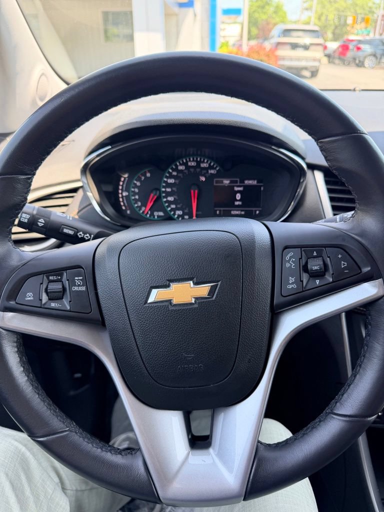 Used 2019 Chevrolet Trax LT w/ LT Convenience Package AWD/4WD image 17