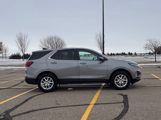 Used 2023 Chevrolet Equinox LT image 2