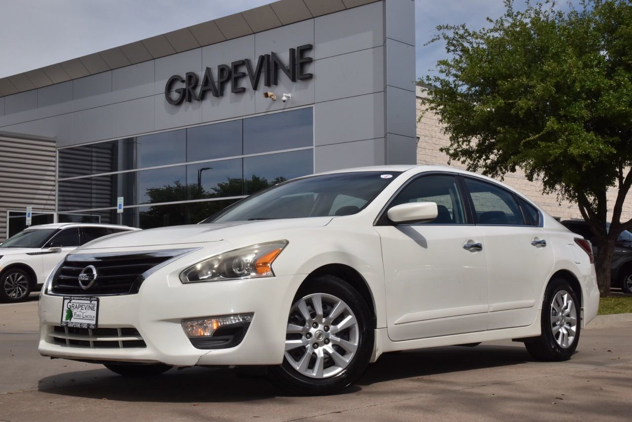 Used 2015 Nissan Altima 2.5 S w/ Power Driver Seat Package FWD image 2