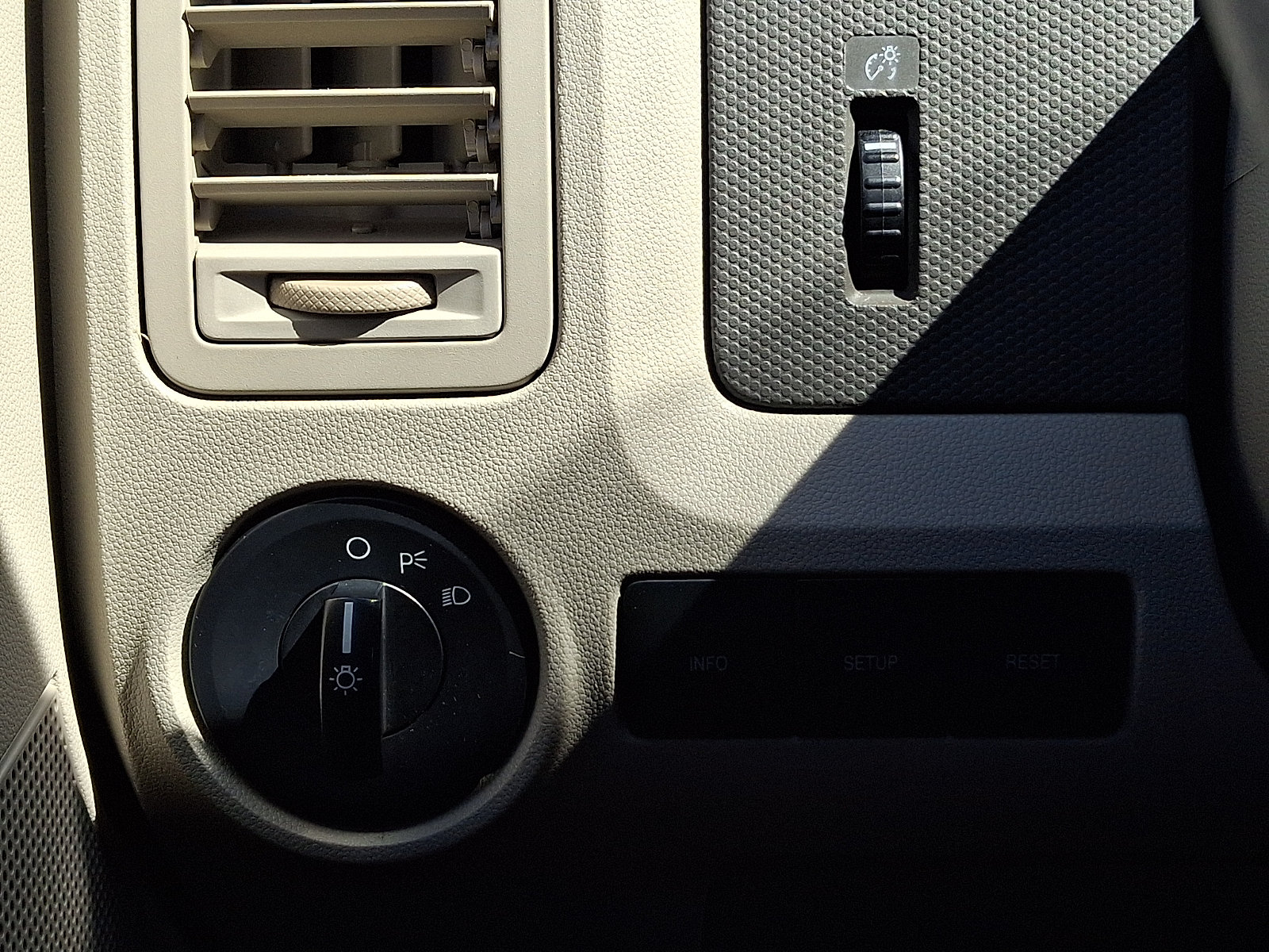 Used 2012 Ford Escape XLS FWD image 22