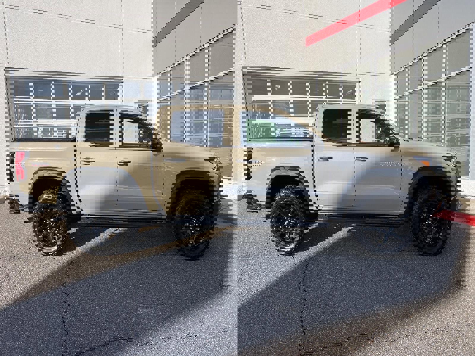 Used 2024 Chevrolet Colorado Trail Boss w/ Technology Package image 12