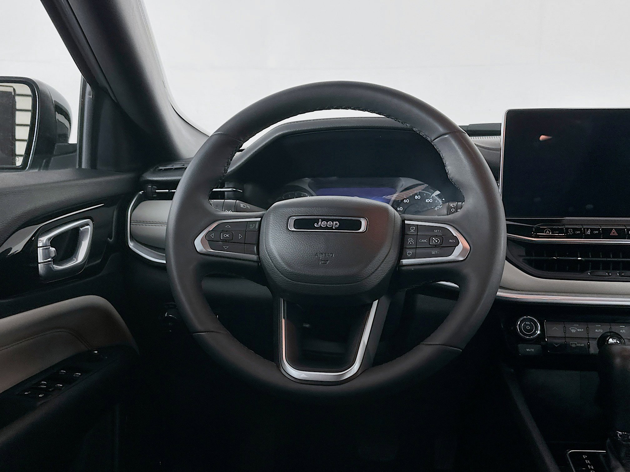 Used 2025 Jeep Compass Limited image 18