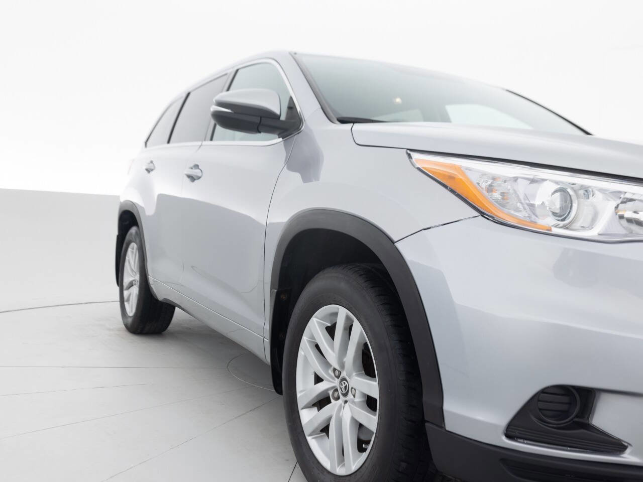 Used 2016 Toyota Highlander LE AWD/4WD image 11
