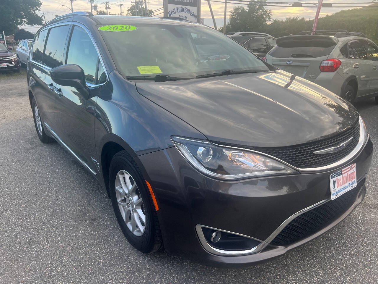 Used 2020 Chrysler Pacifica Touring-L FWD image 5