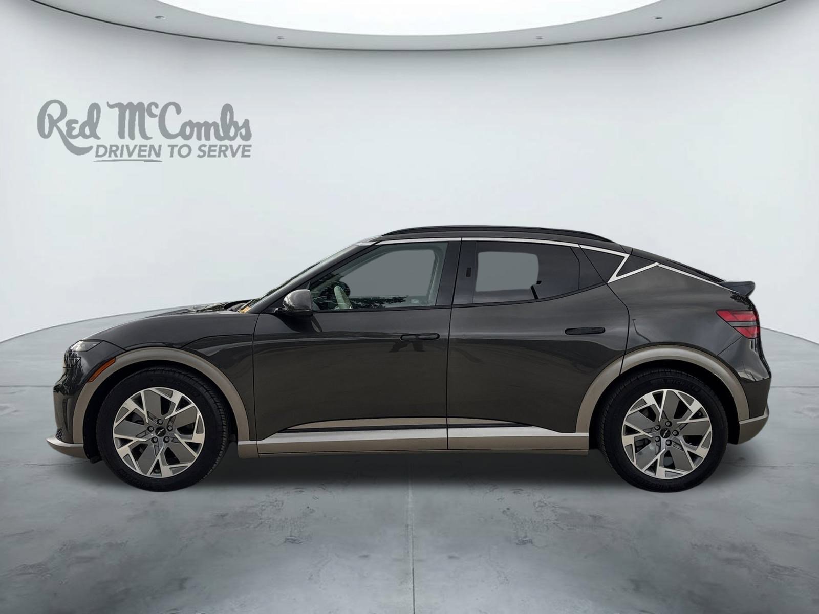 Used 2024 Genesis GV60 RWD image 2