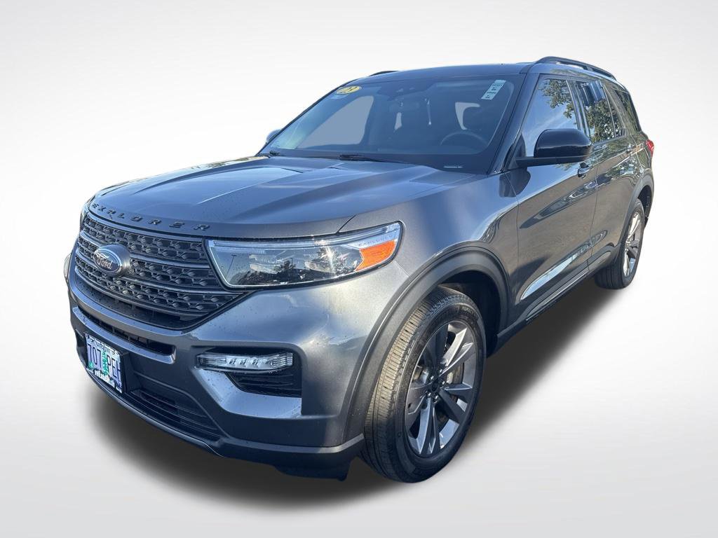 Used 2023 Ford Explorer XLT w/ Equipment Group 202A AWD/4WD image 3