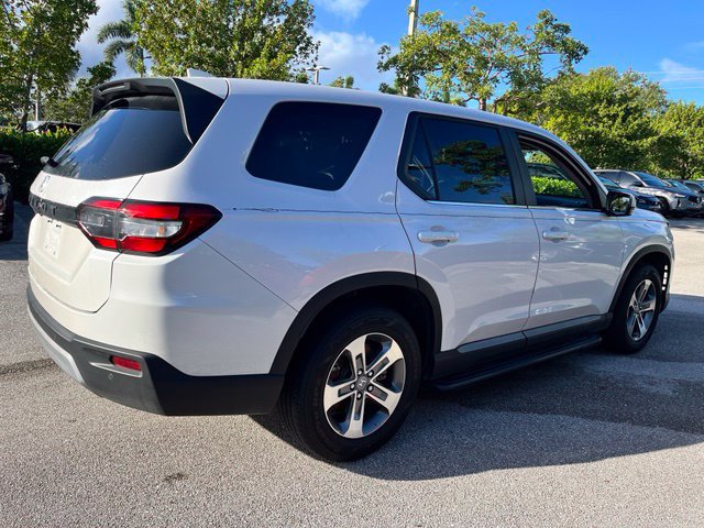Used 2025 Honda Pilot EX-L image 5