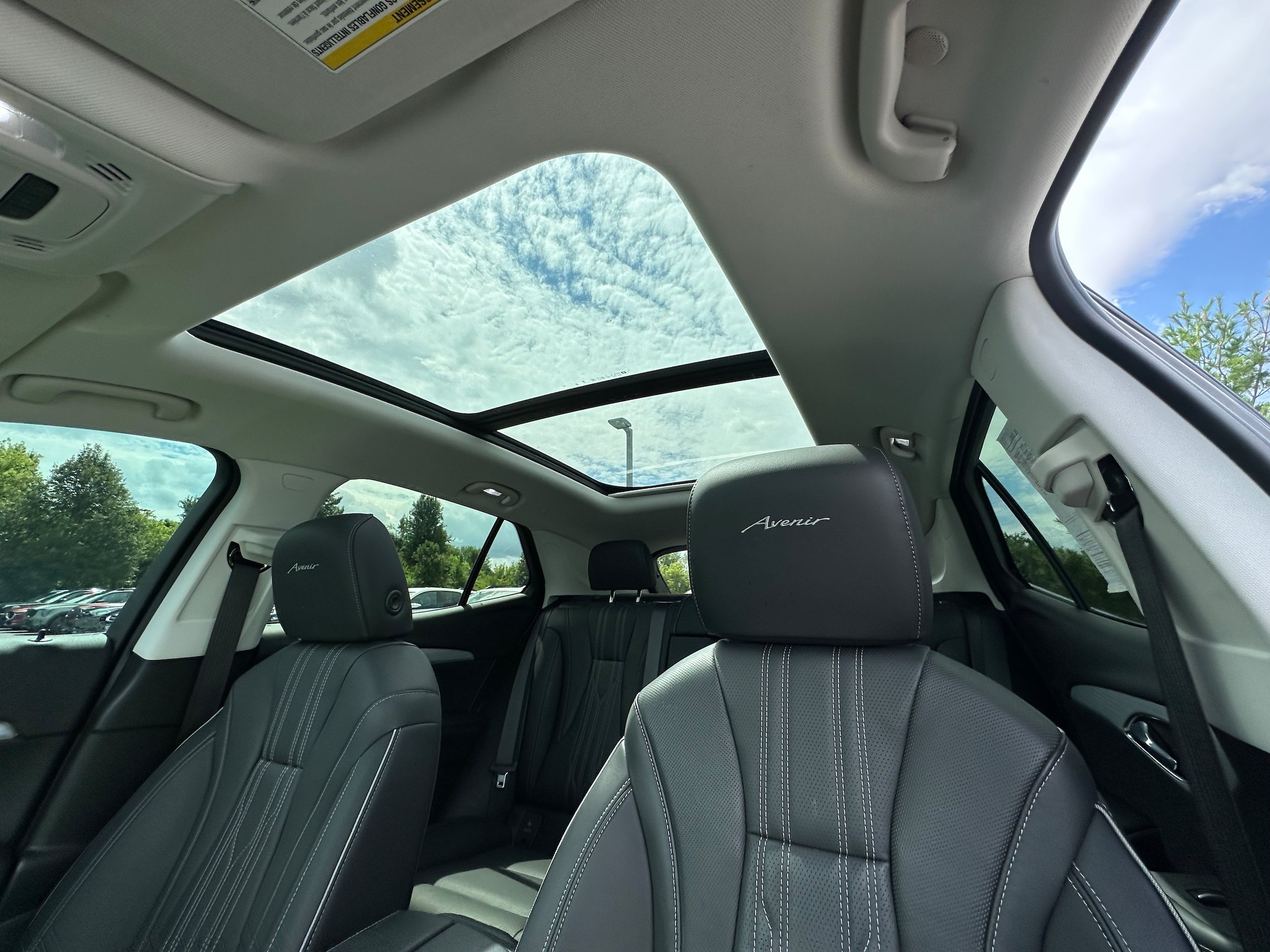 Used 2024 Buick Envision Avenir AWD/4WD image 33