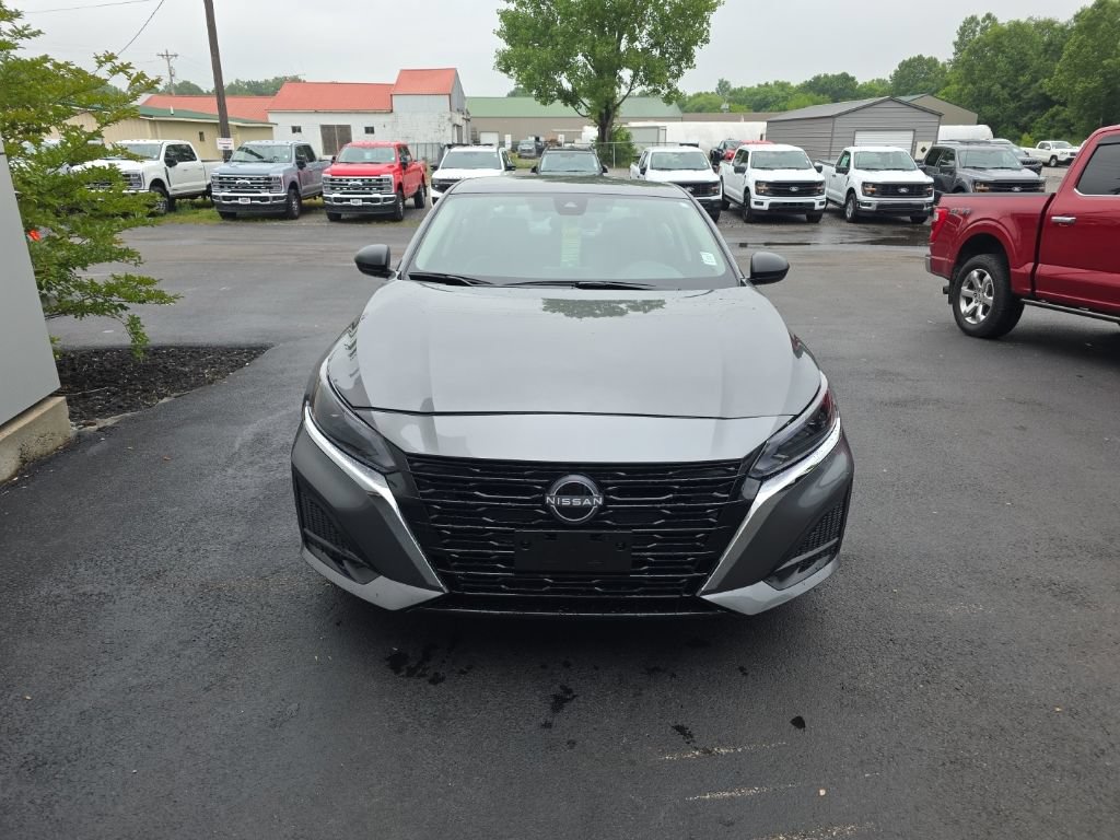 Used 2025 Nissan Altima 2.5 SV FWD image 4