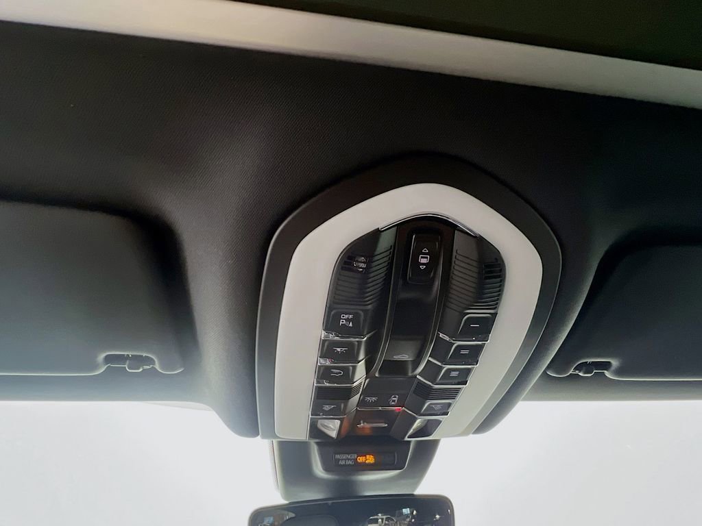 Certified 2023 Porsche Macan image 13