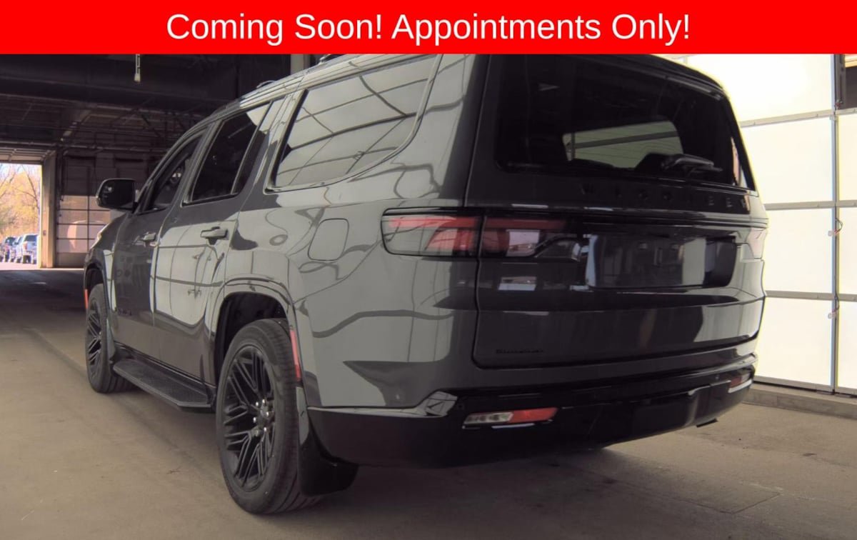 Used 2023 Jeep Wagoneer Series II AWD/4WD image 5