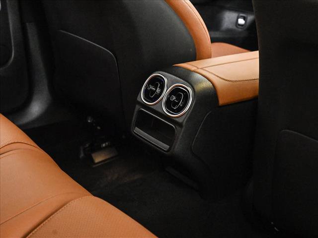 Used 2025 Mercedes-Benz C 300 4MATIC Sedan image 19