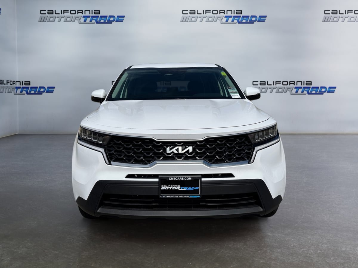 Used 2023 Kia Sorento LX image 2