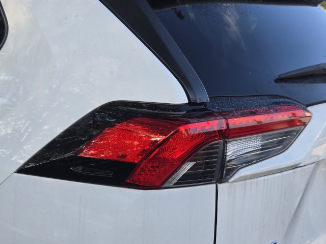 Used 2020 Toyota RAV4 Limited AWD/4WD image 8