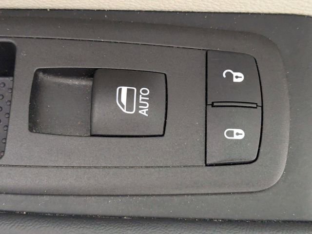 Used 2024 Chrysler Voyager LX image 34