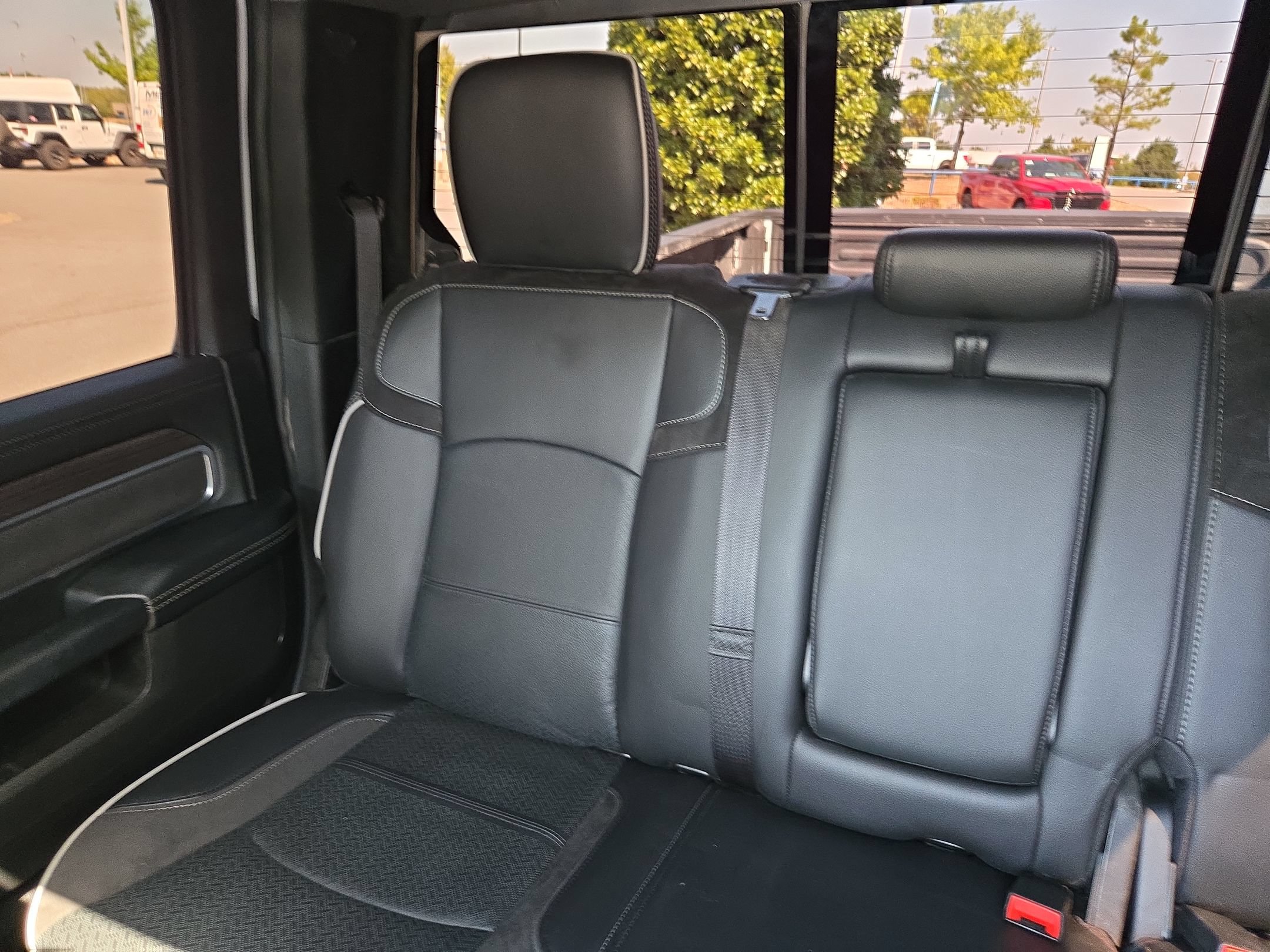 Used 2025 RAM 2500 Laramie AWD/4WD image 39