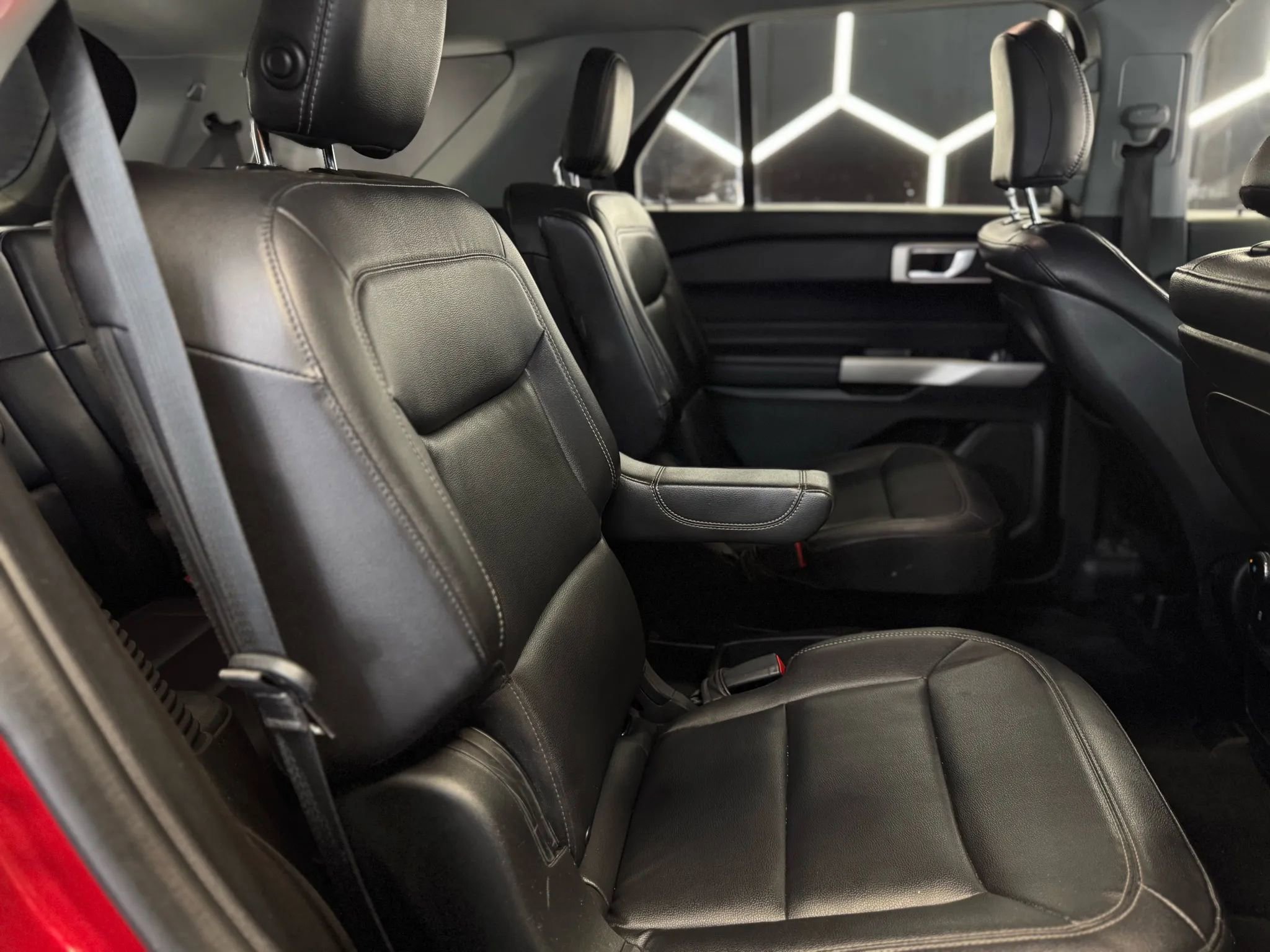 Used 2020 Ford Explorer XLT w/ Equipment Group 202A image 22