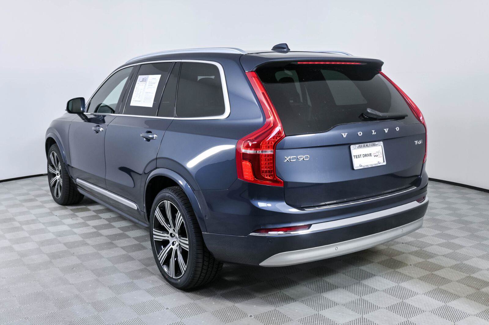 Certified 2022 Volvo XC90 T6 Inscription w/ Advanced Package AWD/4WD image 3