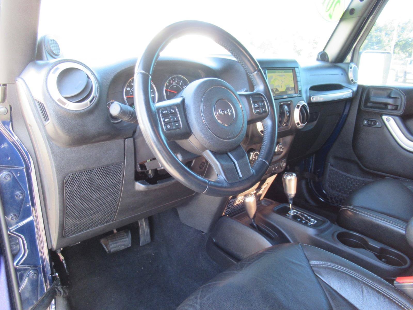Used 2013 Jeep Wrangler Unlimited Sahara w/ Connectivity Group AWD/4WD image 18