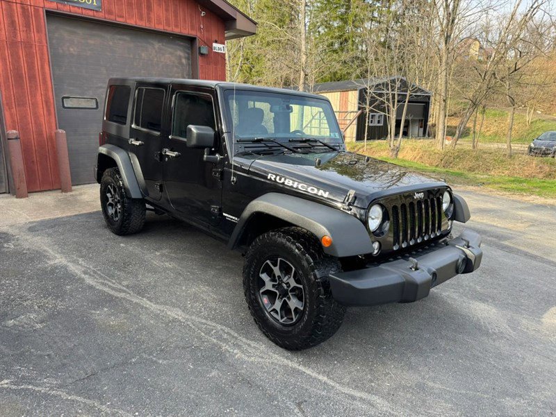 Used 2015 Jeep Wrangler Unlimited Rubicon w/ Connectivity Group image 3