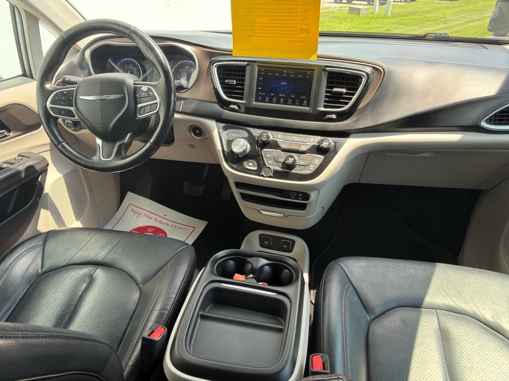 Used 2019 Chrysler Pacifica Touring-L FWD image 8