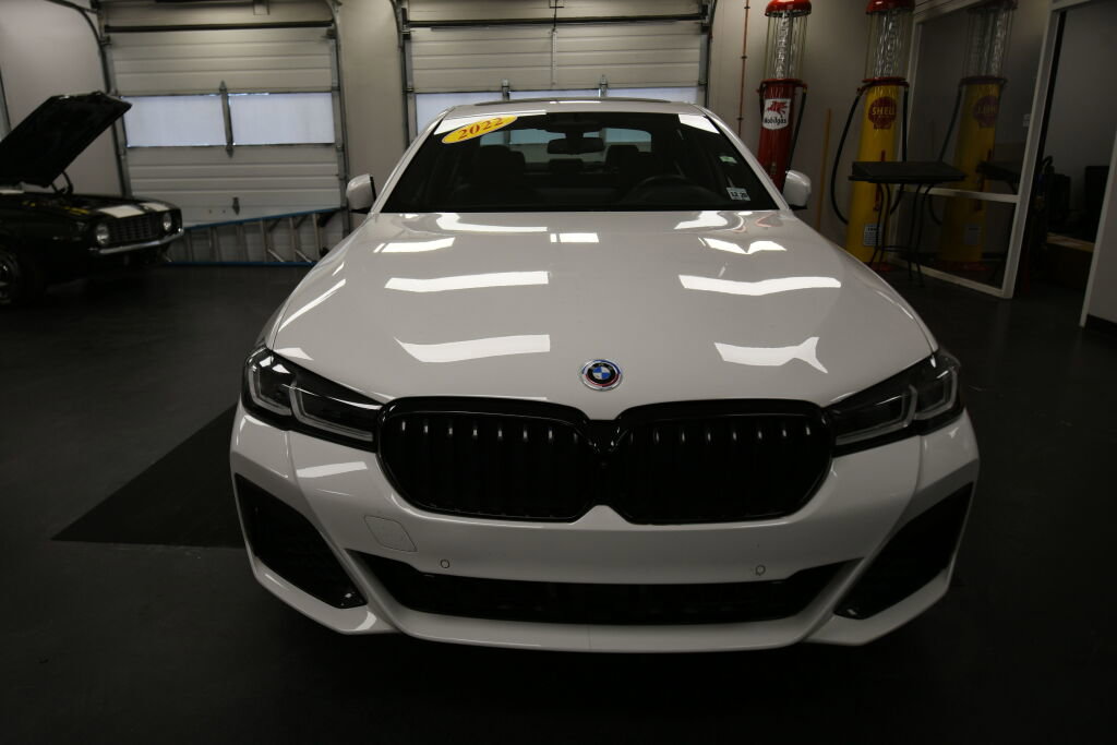 Used 2022 BMW M550i xDrive w/ Executive Package image 3