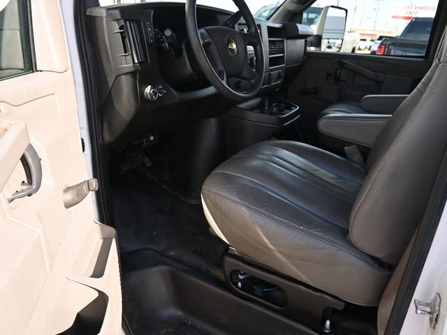 Used 2017 Chevrolet Express 3500 image 7