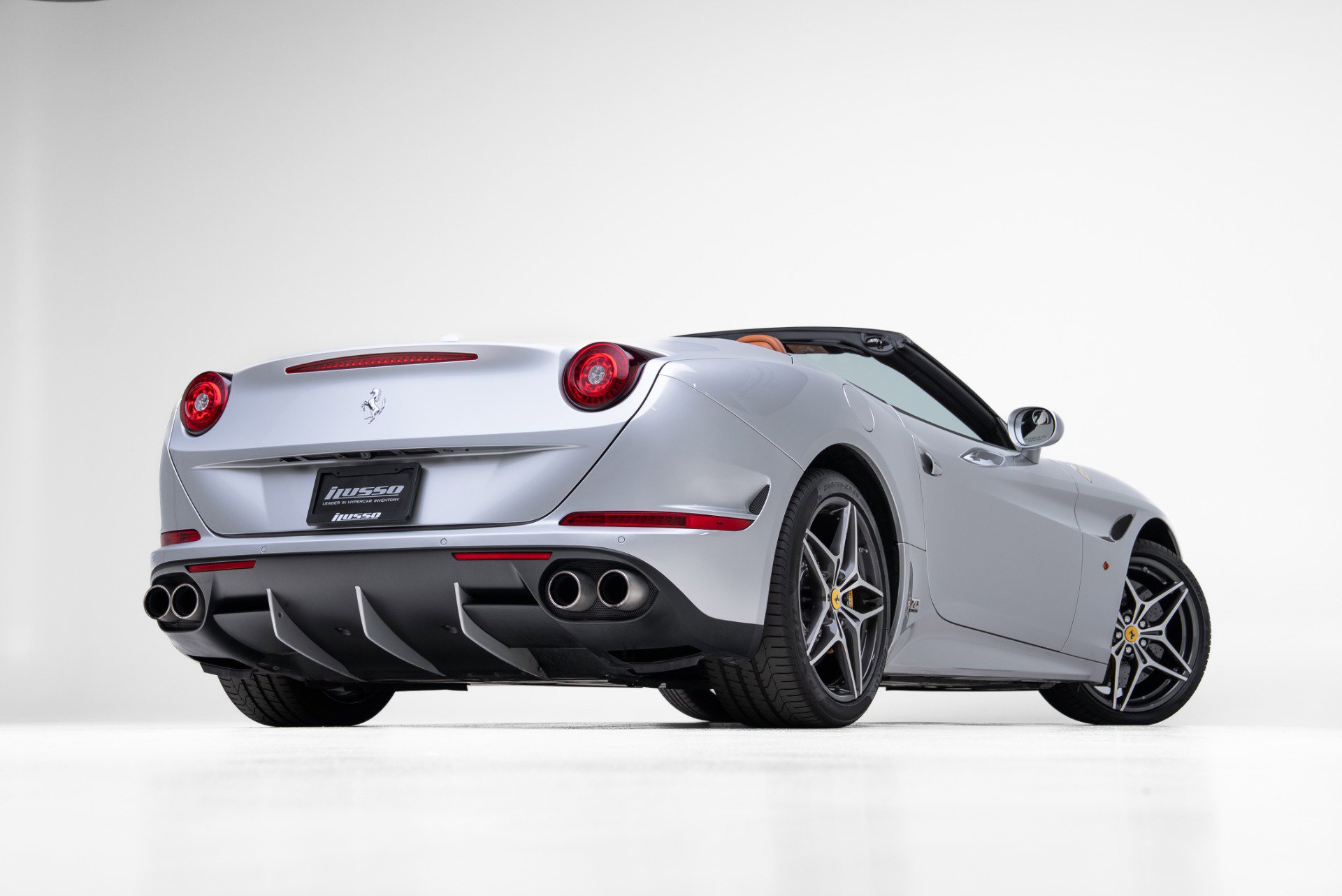 Used 2016 Ferrari California T image 24