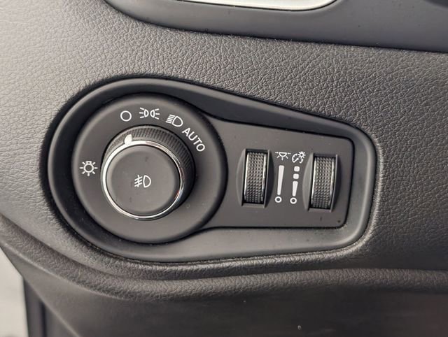 Used 2021 Jeep Renegade Latitude w/ Convenience Group image 14