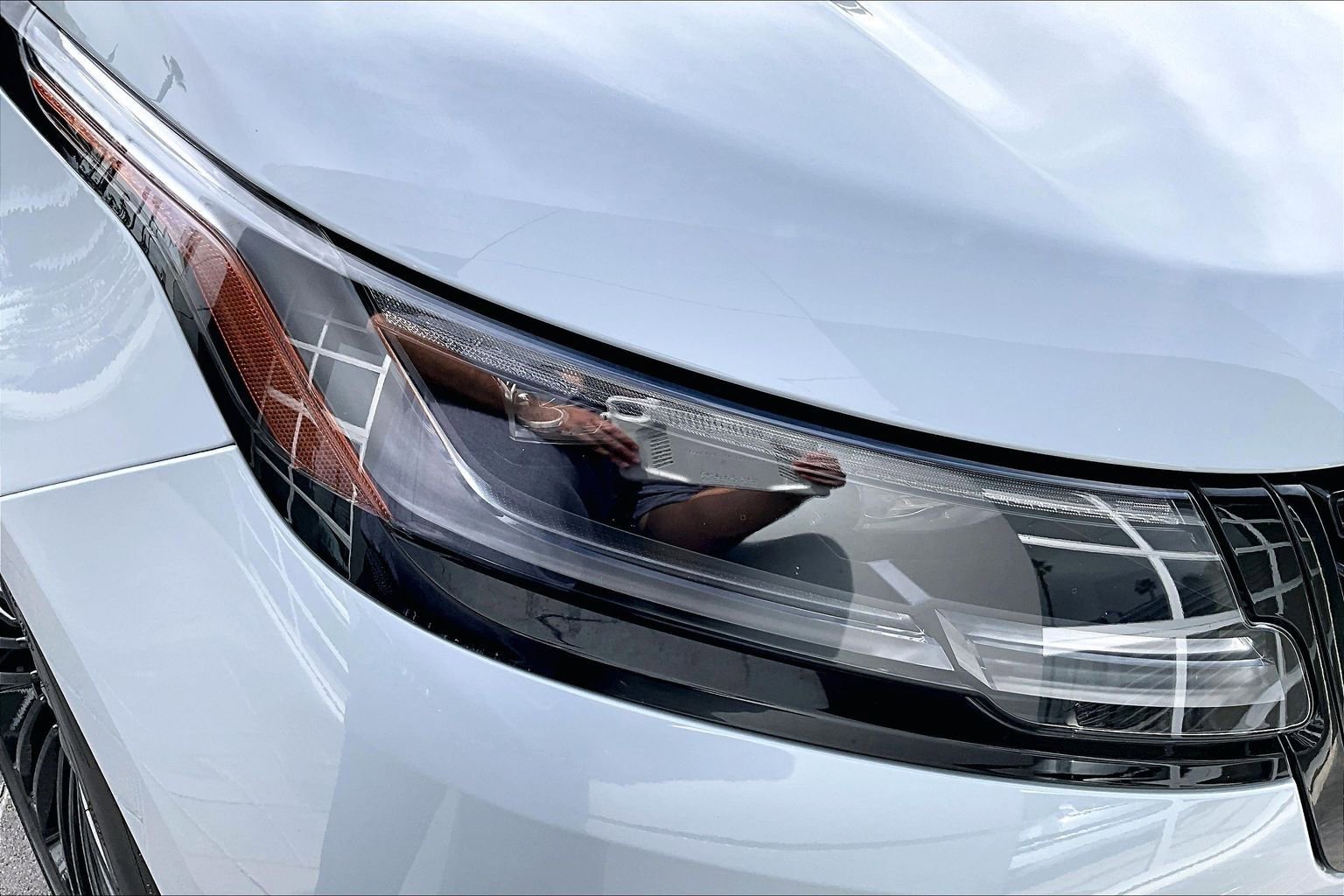 Certified 2025 Land Rover Range Rover Velar Dynamic SE image 28