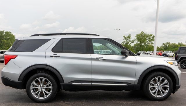 Used 2023 Ford Explorer XLT w/ Equipment Group 202A AWD/4WD image 5
