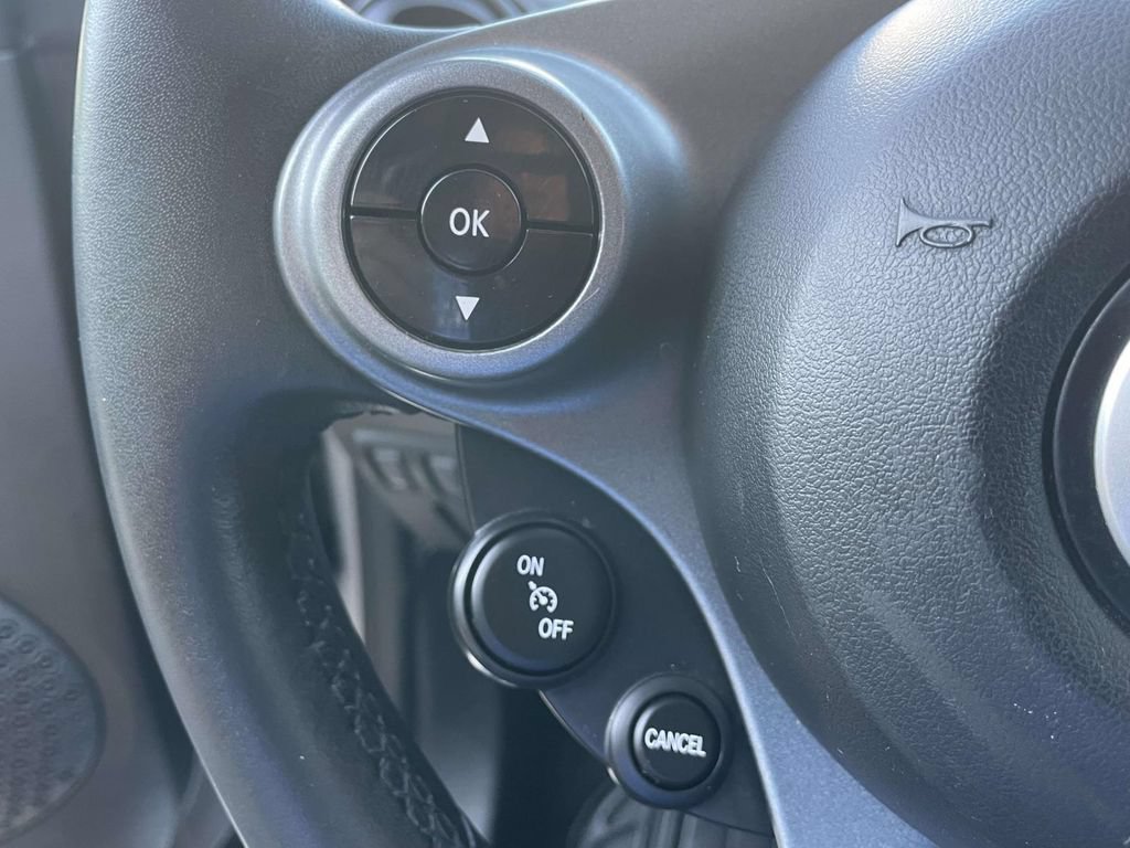 Used 2016 smart fortwo Prime RWD image 22