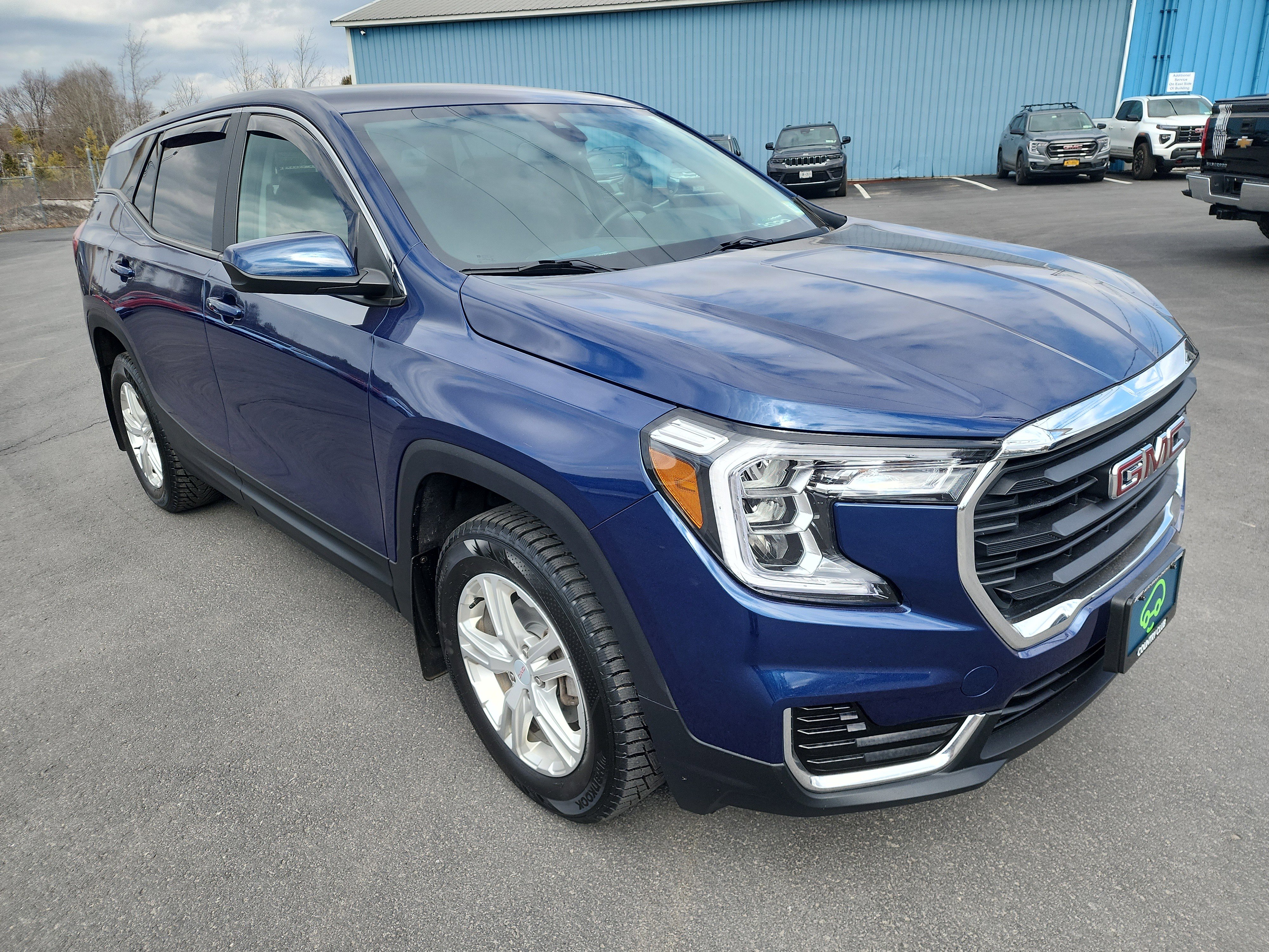 Certified 2022 GMC Terrain SLE AWD/4WD image 2