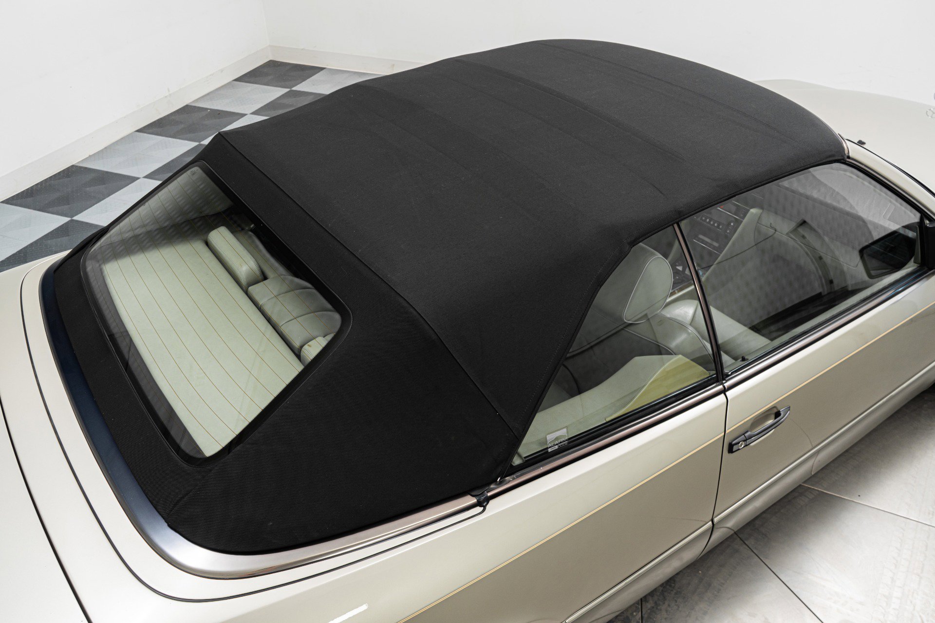Used 1995 Mercedes-Benz E 320 Convertible image 38