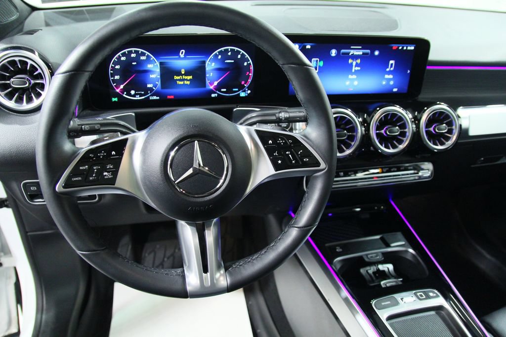 Used 2025 Mercedes-Benz GLB 250 4MATIC image 23