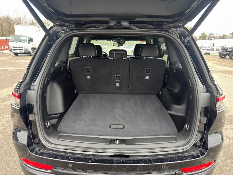 Used 2023 Jeep Grand Cherokee Altitude image 35